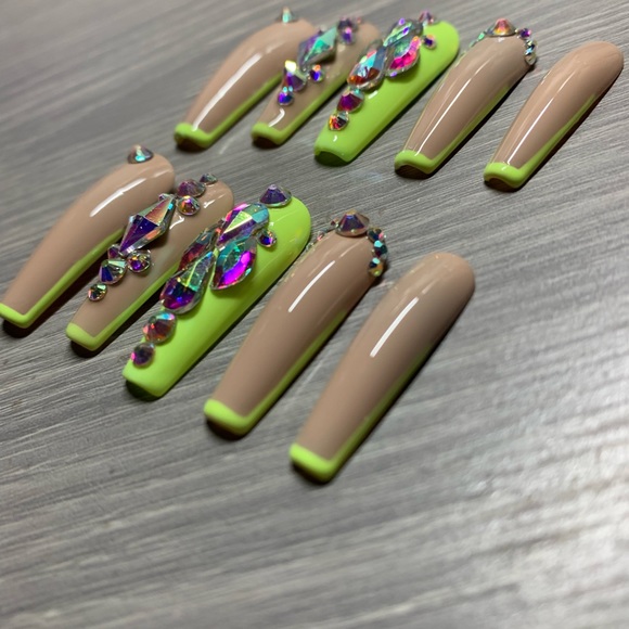 Handmade Luxury Press on Nails - Picture 5 of 10